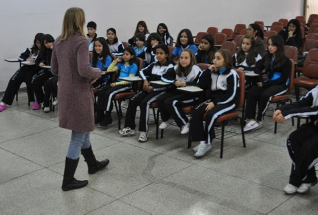 Atividade com os alunos da EM Dom Silvio MAria Dario.jpg